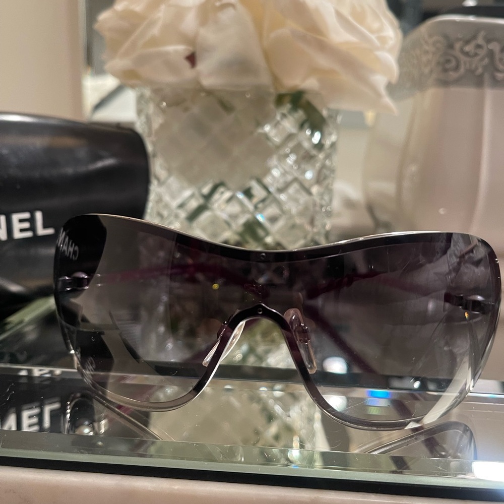 CHANEL sunglasses with signature pearl and CHANEL case